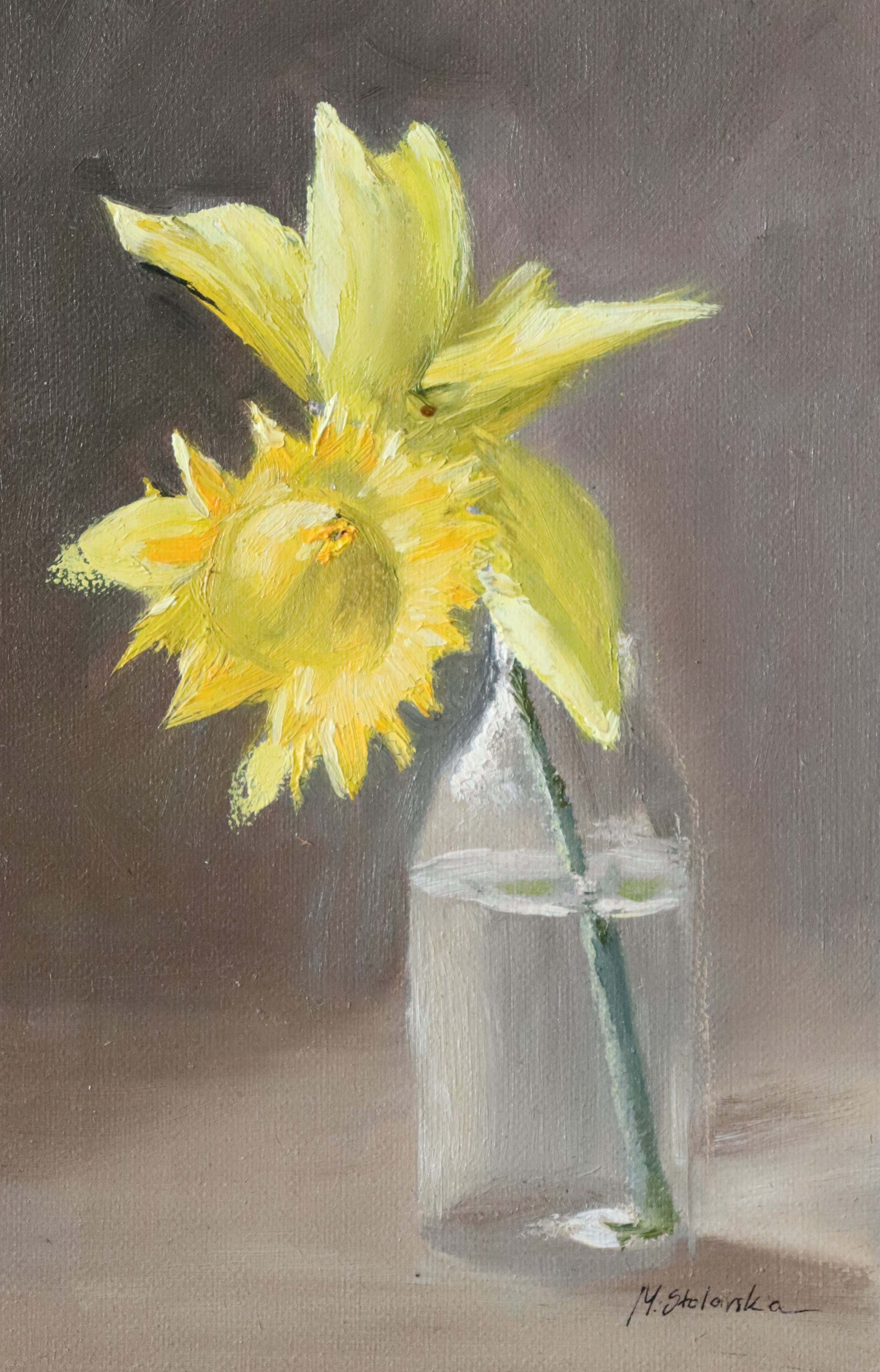One Daffodil is All You Need - original oil painting by Marta Stolarska, a single yellow daffodil in a small glass bottle against a warm dark background, painted on handmade linen board, 10 x 15 cm