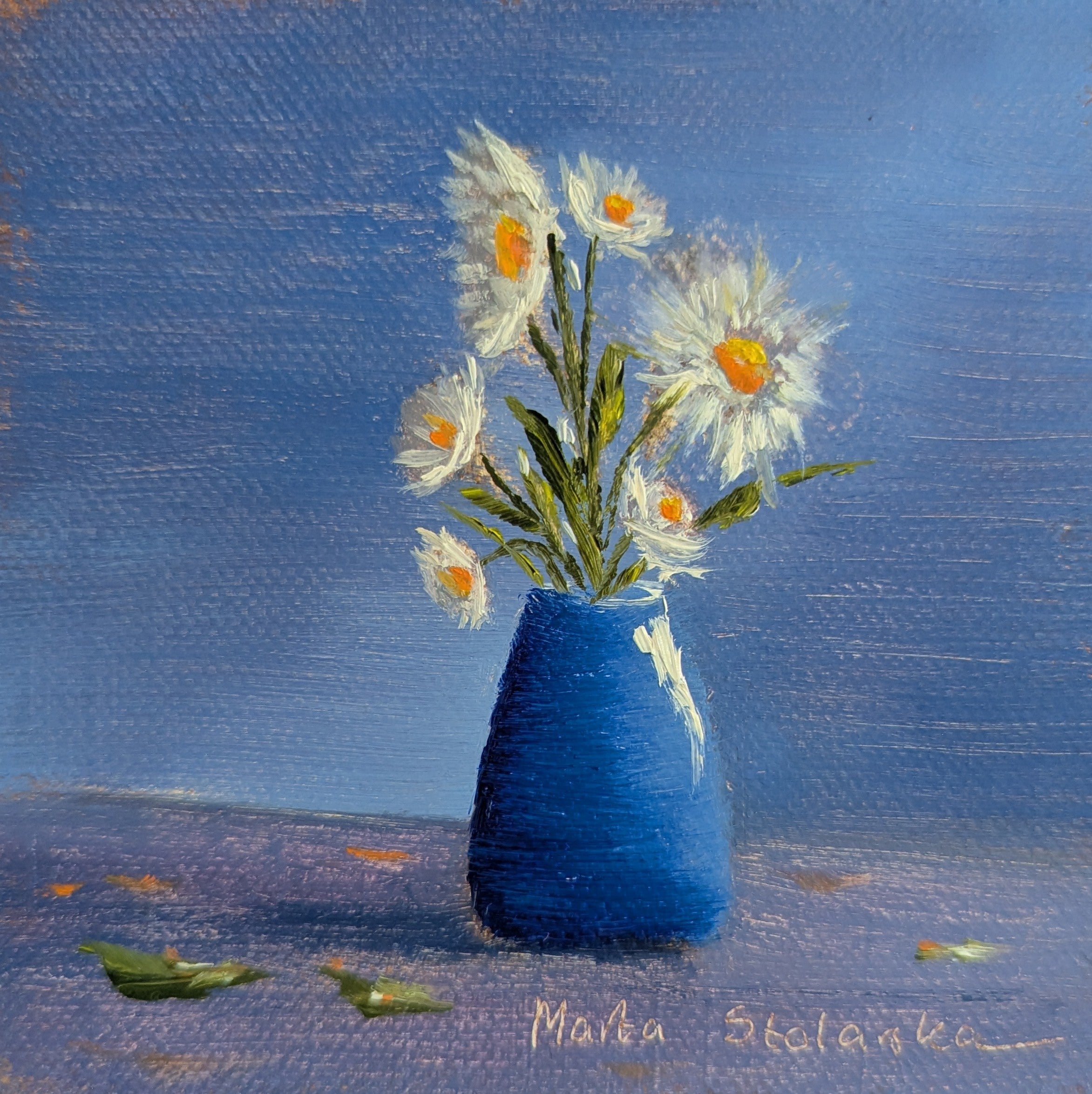 Original oil painting of daisies, cheerful white flowers in a simple floral still life by Marta Stolarska
